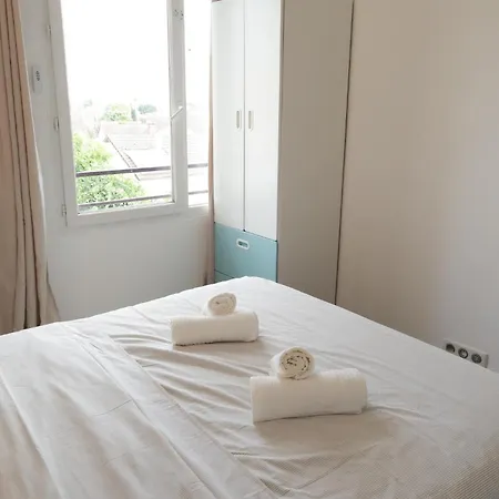 Charming 2 Bedrooms Free Parking- Near Paris St Lazare