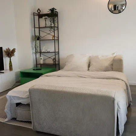 Charming 2 Bedrooms Free Parking- Near Paris St Lazare Apartment