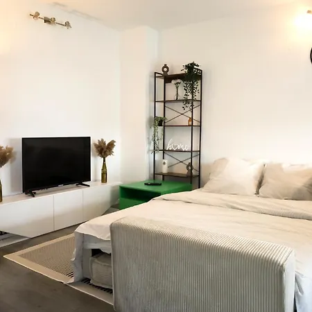 Charming 2 Bedrooms Free Parking- Near Paris St Lazare Apartment Argenteuil