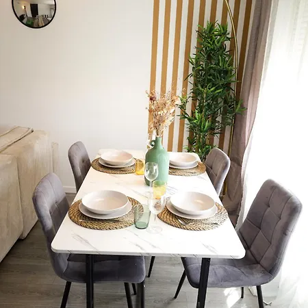 Charming 2 Bedrooms Free Parking- Near Paris St Lazare